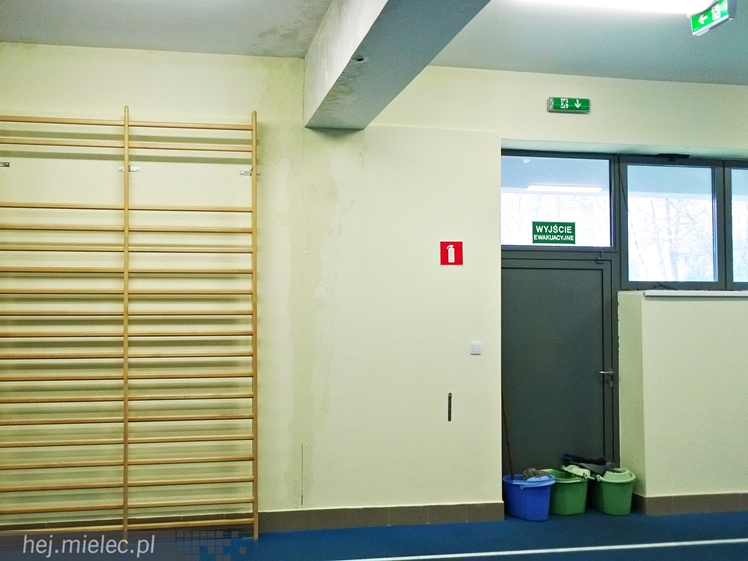 Zalewa halę lekkoatletyczną Stadionu Miejskiego