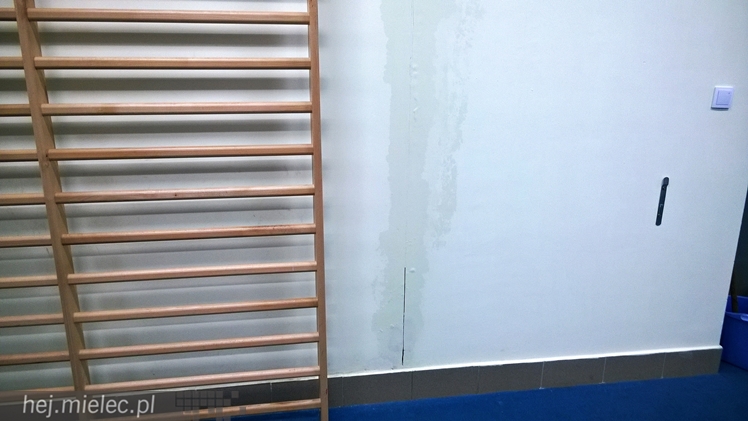 Zalewa halę lekkoatletyczną Stadionu Miejskiego