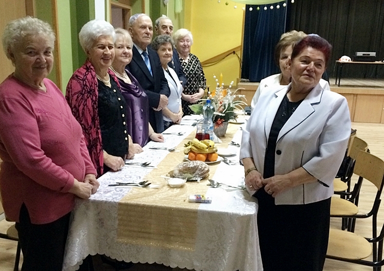 Klub Seniora ?Złota Jesień? na opłatkowym spotkaniu i wspólnym kolędowaniu