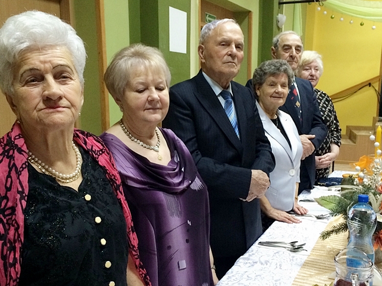 Klub Seniora ?Złota Jesień? na opłatkowym spotkaniu i wspólnym kolędowaniu