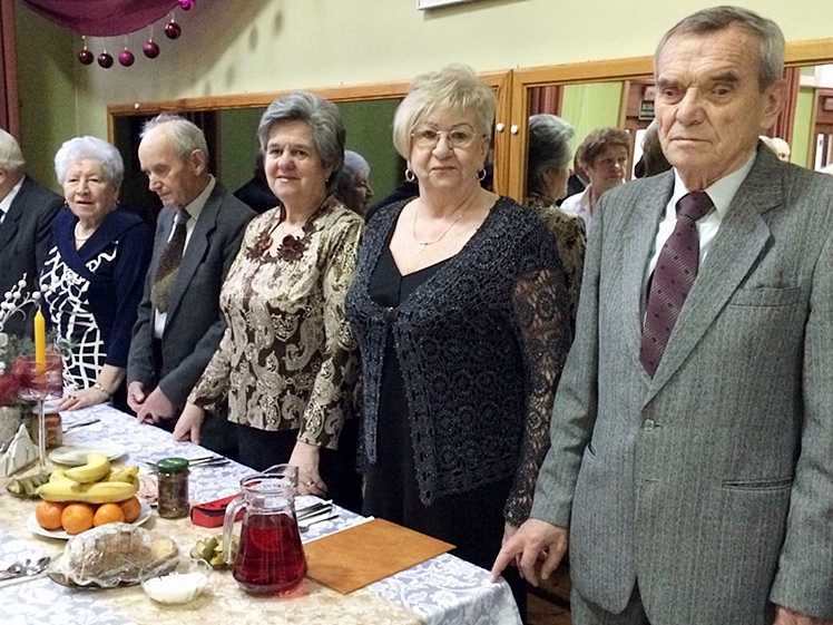 Klub Seniora ?Złota Jesień? na opłatkowym spotkaniu i wspólnym kolędowaniu