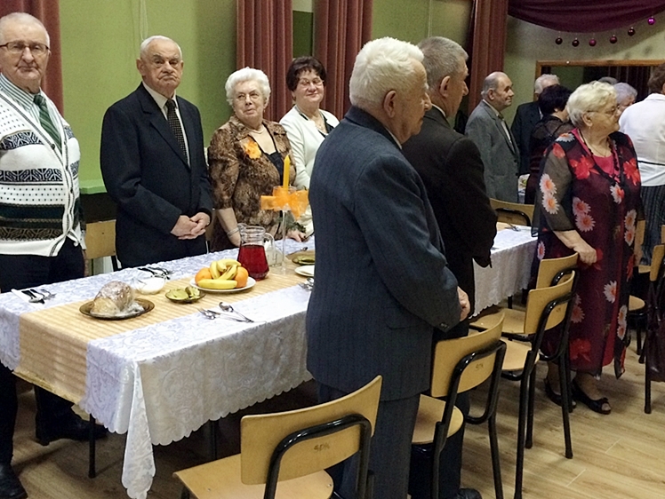 Klub Seniora ?Złota Jesień? na opłatkowym spotkaniu i wspólnym kolędowaniu