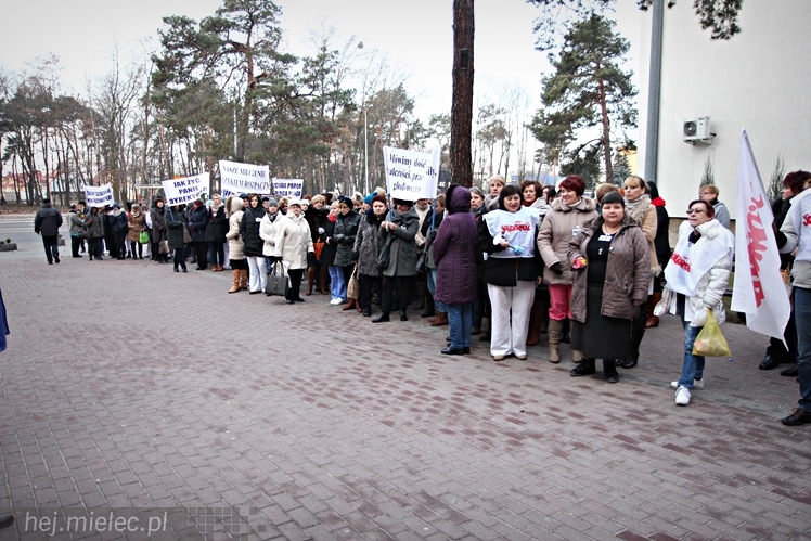 Strajk ostrzegawczy nielekarskich grup zawodowych w Szpitalu Powiatowym w Mielcu