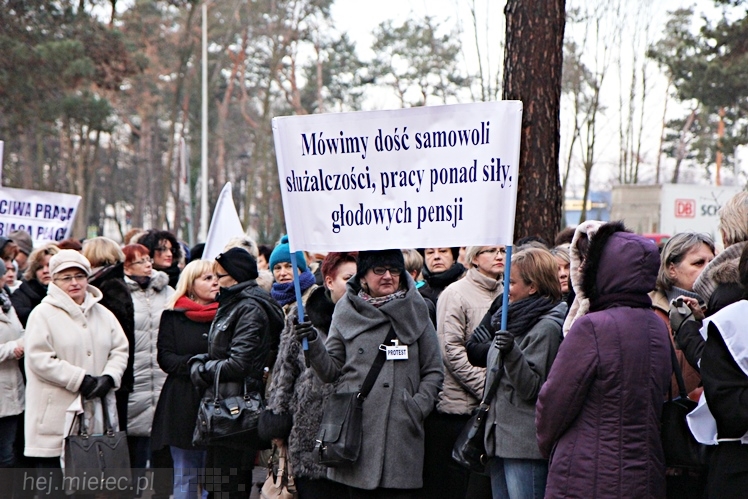 Strajk ostrzegawczy nielekarskich grup zawodowych w Szpitalu Powiatowym w Mielcu