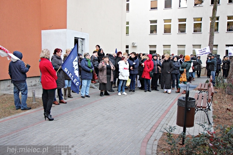 Strajk ostrzegawczy nielekarskich grup zawodowych w Szpitalu Powiatowym w Mielcu