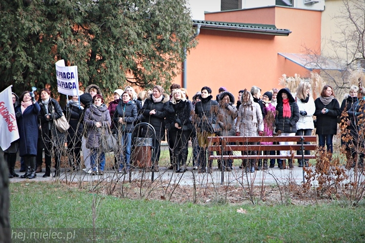 Strajk ostrzegawczy nielekarskich grup zawodowych w Szpitalu Powiatowym w Mielcu