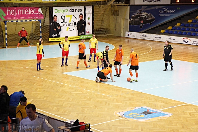 DERBY MIELCA 2015 - 4. Halowy Turniej Piłkarski - cz. I