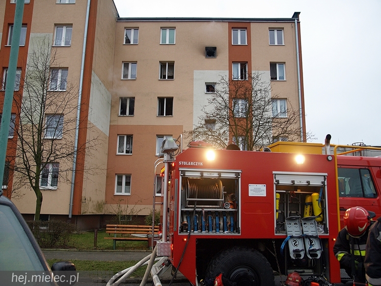 Pożar mieszkania na Partyzantów. Dwie osoby w szpitalu