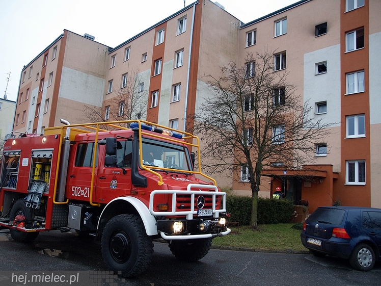 Pożar mieszkania na Partyzantów. Dwie osoby w szpitalu