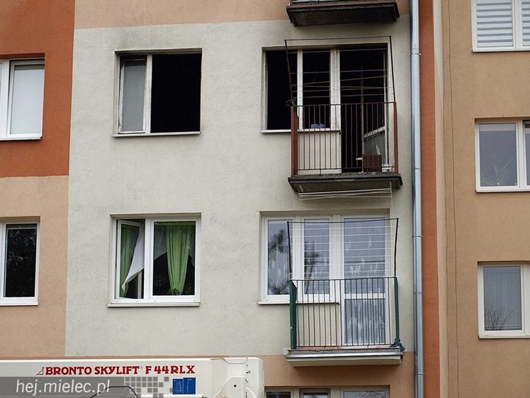 Pożar mieszkania na Partyzantów. Dwie osoby w szpitalu
