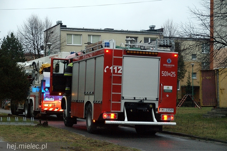 Pożar mieszkania na Partyzantów. Dwie osoby w szpitalu