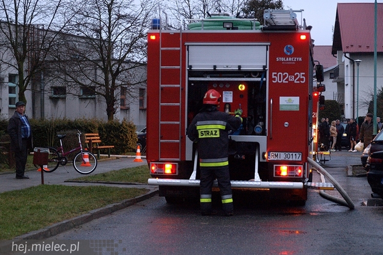 Pożar mieszkania na Partyzantów. Dwie osoby w szpitalu