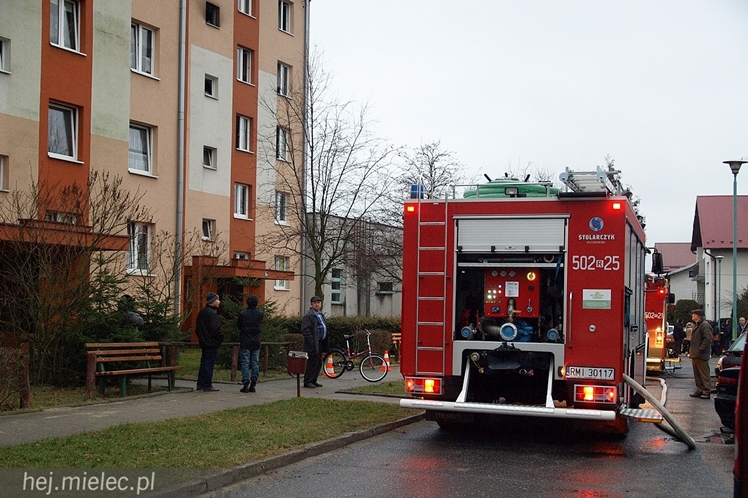 Pożar mieszkania na Partyzantów. Dwie osoby w szpitalu