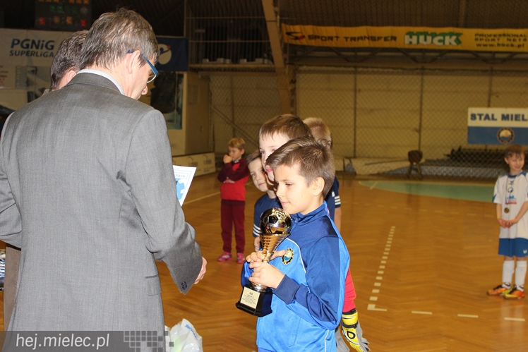 Halowy Turniej Piłki Nożnej Orlików Młodszych STAL MIELEC CUP  2015