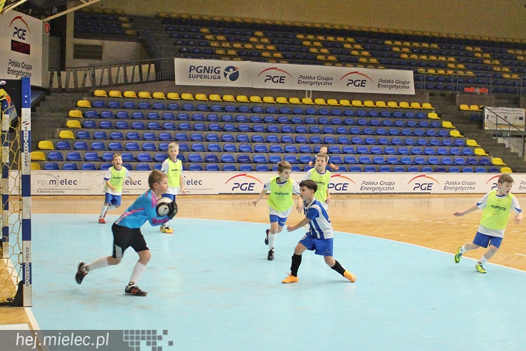 Halowy Turniej Piłki Nożnej Orlików Młodszych STAL MIELEC CUP  2015