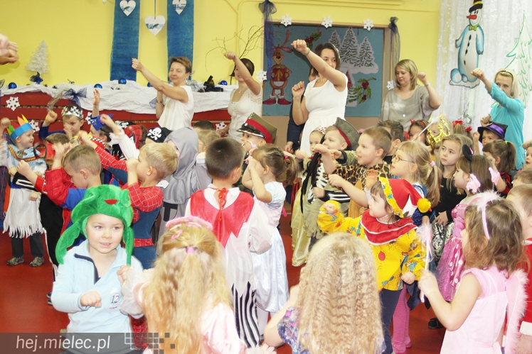 Tego jeszcze nie było! Ręczni pląsali z przedszkolakami!