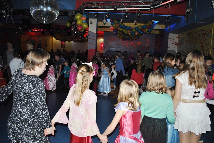 Zabawa choinkowa dla dzieci z Osiedla Niepodległości