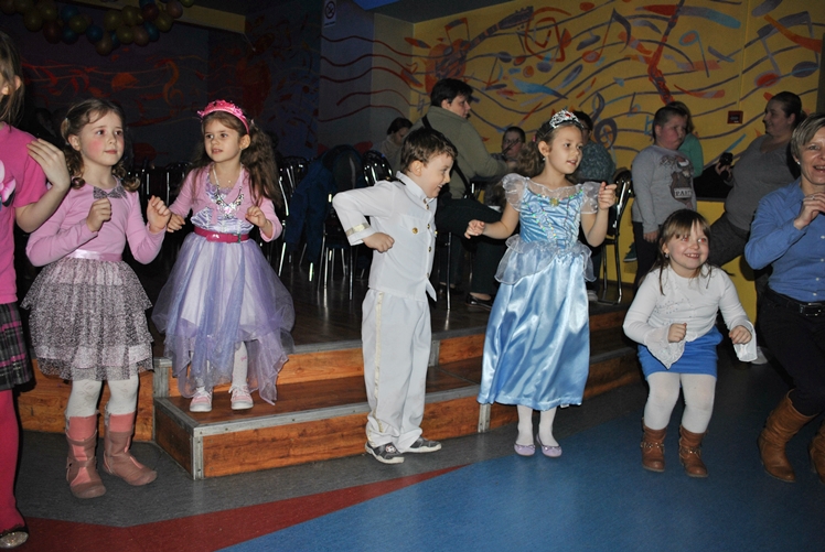 Zabawa choinkowa dla dzieci z Osiedla Niepodległości