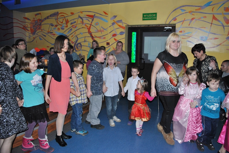 Zabawa choinkowa dla dzieci z Osiedla Niepodległości