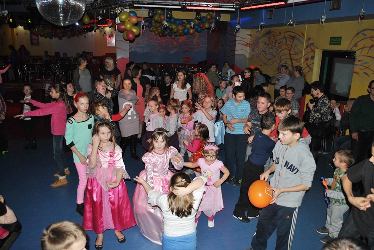 Zabawa choinkowa dla dzieci z Osiedla Niepodległości