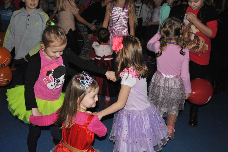 Zabawa choinkowa dla dzieci z Osiedla Niepodległości