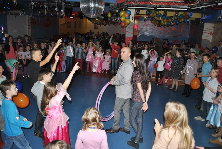 Zabawa choinkowa dla dzieci z Osiedla Niepodległości