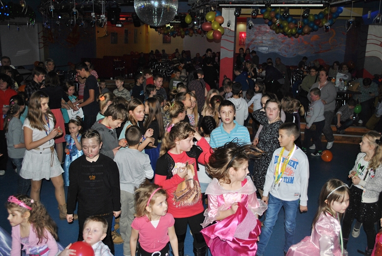 Zabawa choinkowa dla dzieci z Osiedla Niepodległości