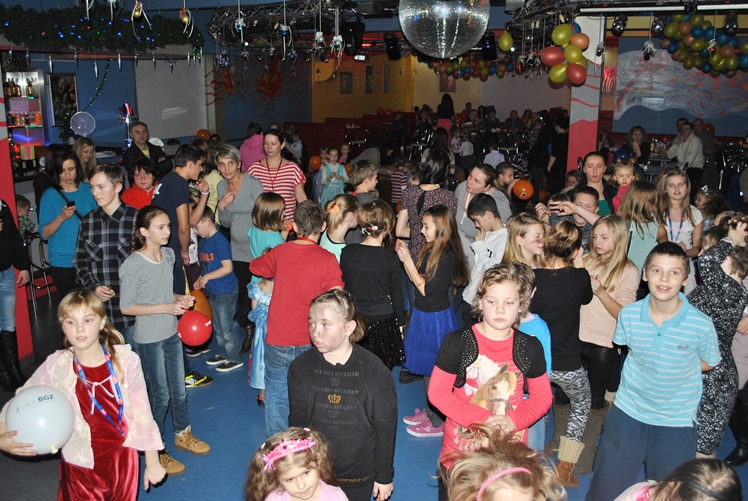 Zabawa choinkowa dla dzieci z Osiedla Niepodległości