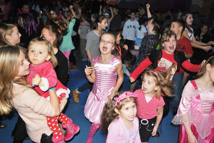 Zabawa choinkowa dla dzieci z Osiedla Niepodległości