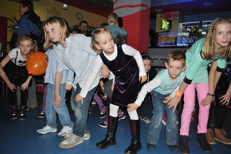 Zabawa choinkowa dla dzieci z Osiedla Niepodległości