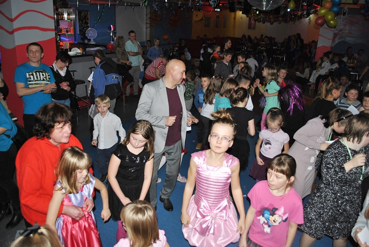 Zabawa choinkowa dla dzieci z Osiedla Niepodległości