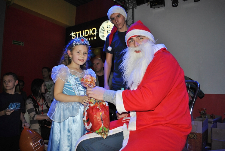 Zabawa choinkowa dla dzieci z Osiedla Niepodległości