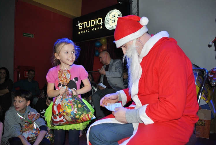 Zabawa choinkowa dla dzieci z Osiedla Niepodległości