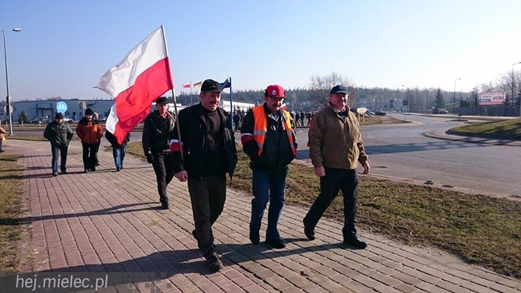 Kilkudziesięciu rolników protestowało na rondzie przy SSE Mielec
