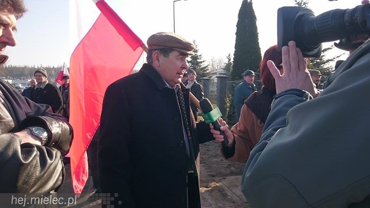 Kilkudziesięciu rolników protestowało na rondzie przy SSE Mielec