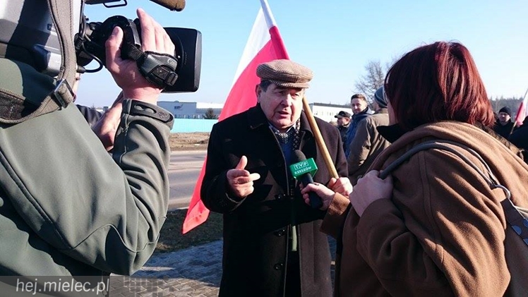 Kilkudziesięciu rolników protestowało na rondzie przy SSE Mielec