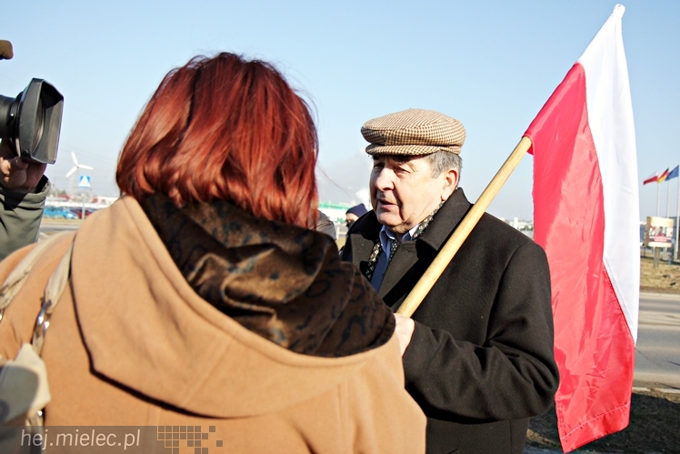 Kilkudziesięciu rolników protestowało na rondzie przy SSE Mielec