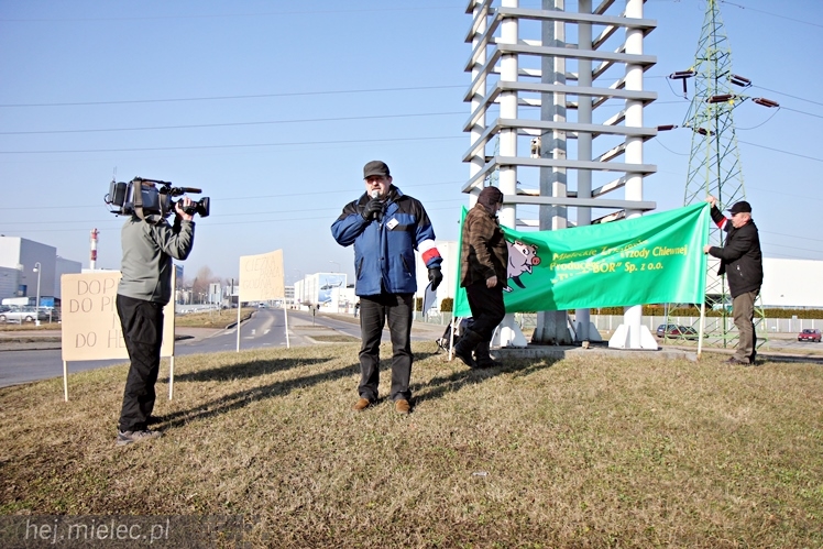 Kilkudziesięciu rolników protestowało na rondzie przy SSE Mielec