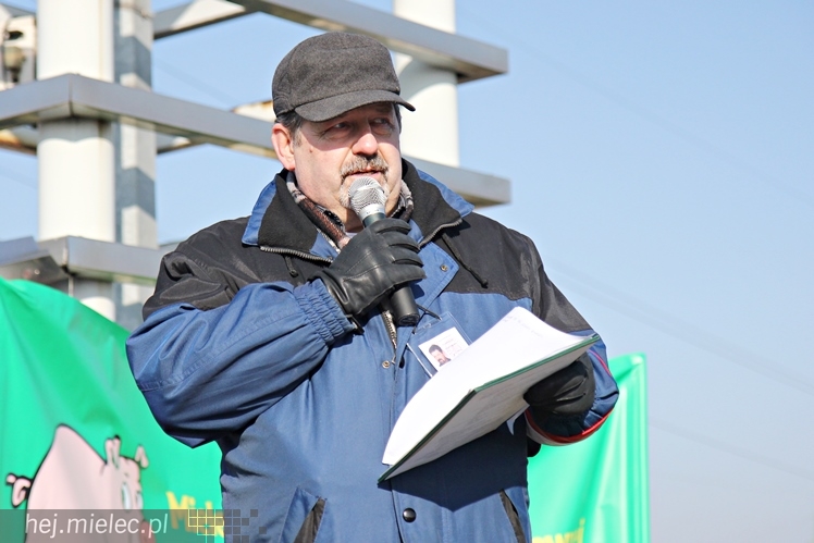 Kilkudziesięciu rolników protestowało na rondzie przy SSE Mielec