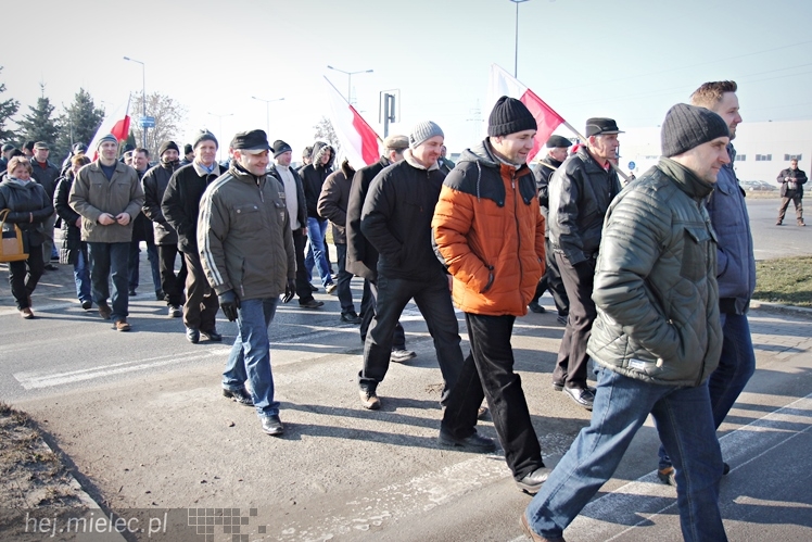Kilkudziesięciu rolników protestowało na rondzie przy SSE Mielec