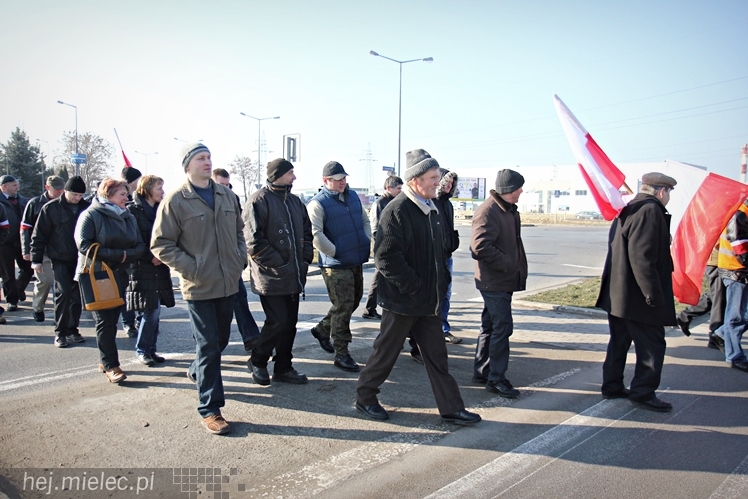 Kilkudziesięciu rolników protestowało na rondzie przy SSE Mielec