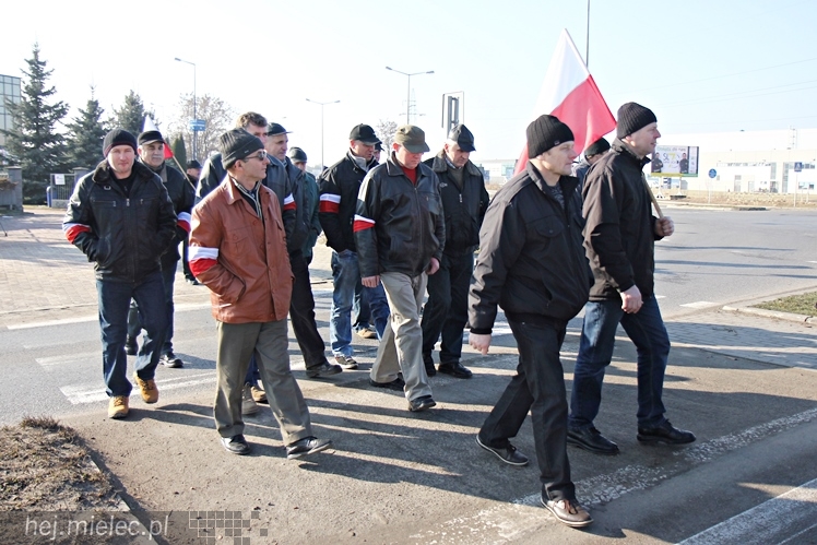 Kilkudziesięciu rolników protestowało na rondzie przy SSE Mielec