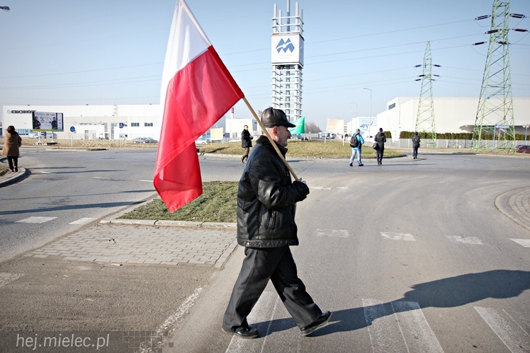 Kilkudziesięciu rolników protestowało na rondzie przy SSE Mielec