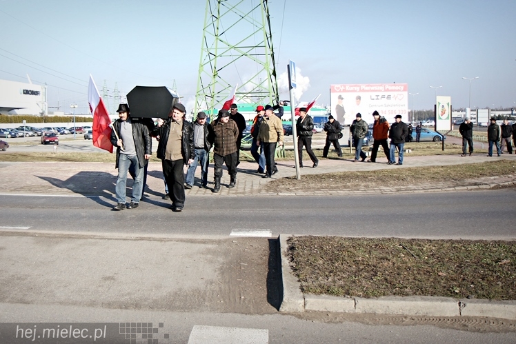 Kilkudziesięciu rolników protestowało na rondzie przy SSE Mielec