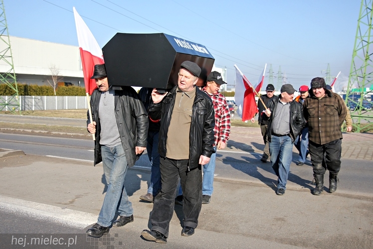 Kilkudziesięciu rolników protestowało na rondzie przy SSE Mielec