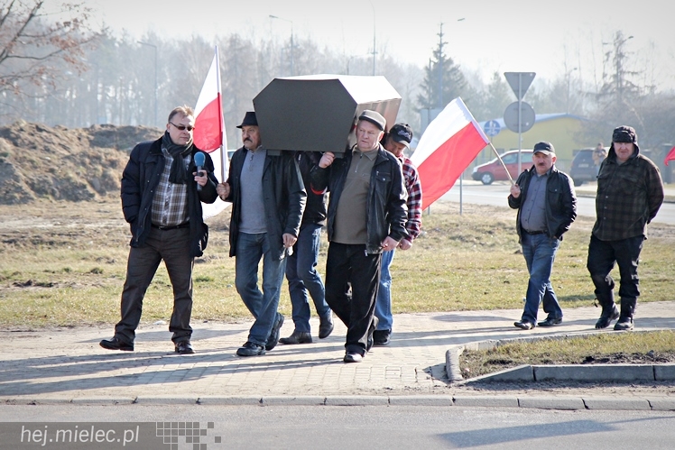 Kilkudziesięciu rolników protestowało na rondzie przy SSE Mielec