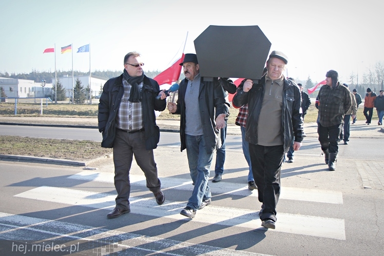 Kilkudziesięciu rolników protestowało na rondzie przy SSE Mielec
