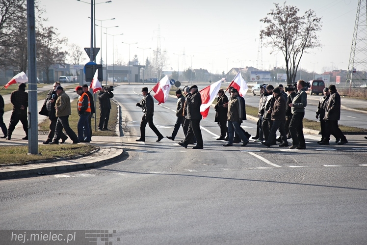 Kilkudziesięciu rolników protestowało na rondzie przy SSE Mielec