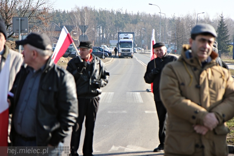 Kilkudziesięciu rolników protestowało na rondzie przy SSE Mielec