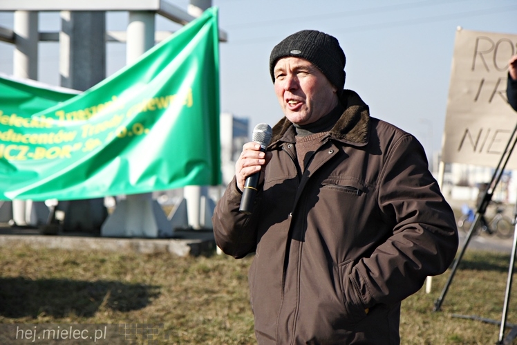 Kilkudziesięciu rolników protestowało na rondzie przy SSE Mielec